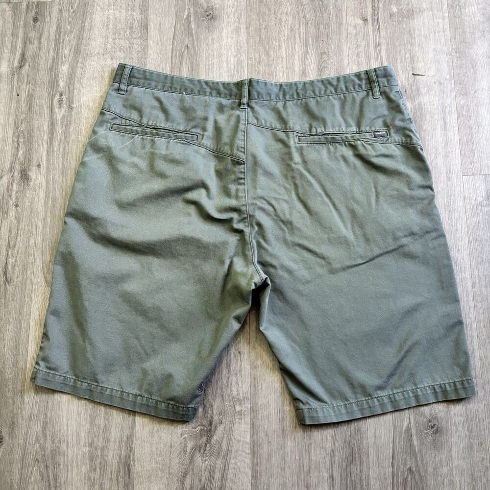 Volcom Green Shorts Men's Size 40 Corpo Class Outdoor Walking Casual Hiking - Picture 3 of 7
